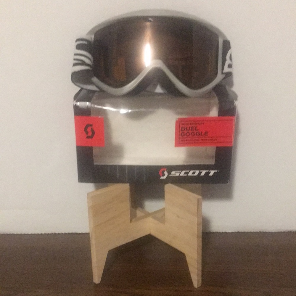 SCOTT WINTERSPORT DUEL GOGGLE SILVER AMPLIFIER WITH ADJUSTABLE STRAP.